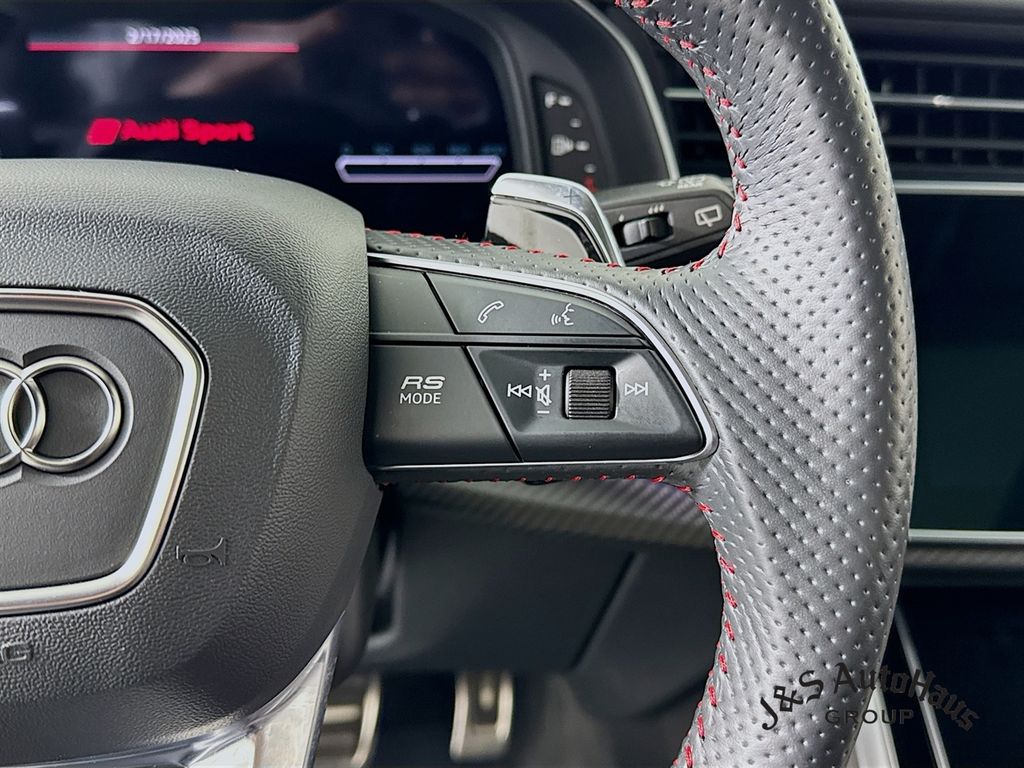Audi RS Q8 снимка Audi RS Q8