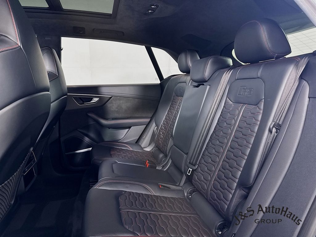 Audi RS Q8 снимка Audi RS Q8
