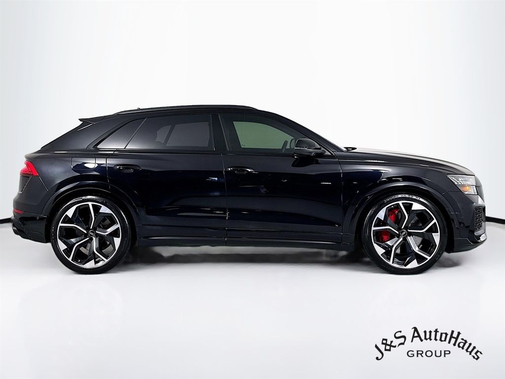 Audi RS Q8 снимка Audi RS Q8