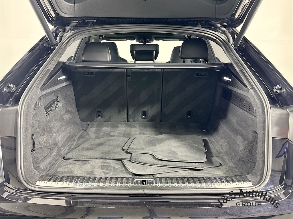 Audi RS Q8 снимка Audi RS Q8
