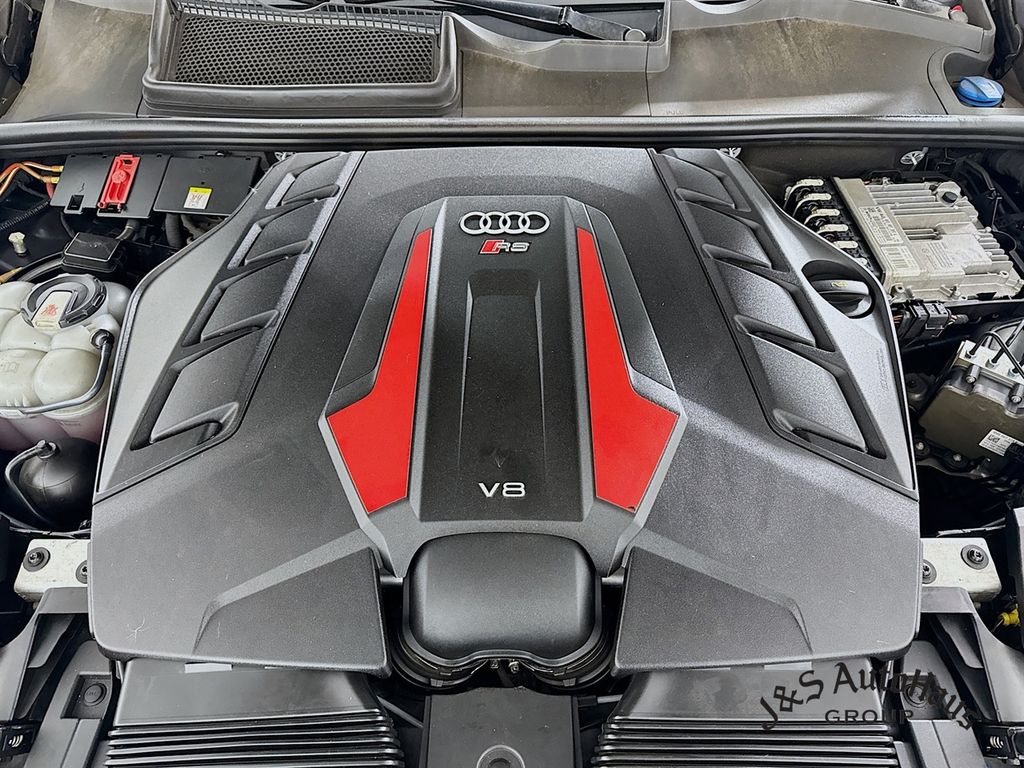 Audi RS Q8 снимка Audi RS Q8