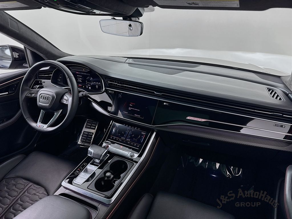 Audi RS Q8 снимка Audi RS Q8