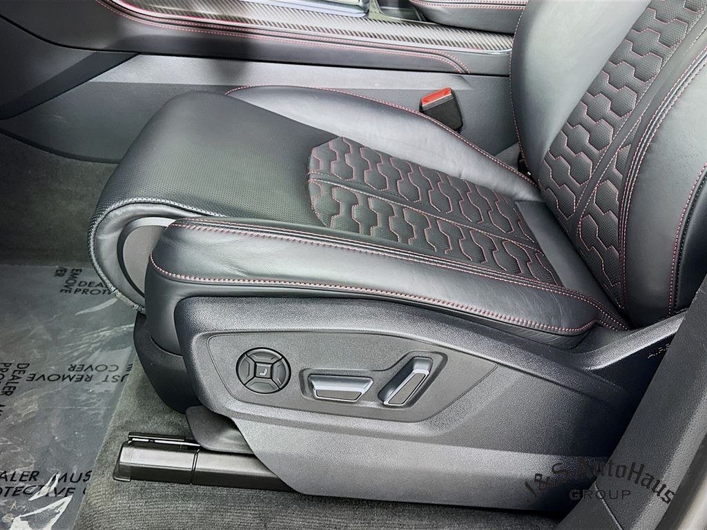 Audi RS Q8 снимка Audi RS Q8