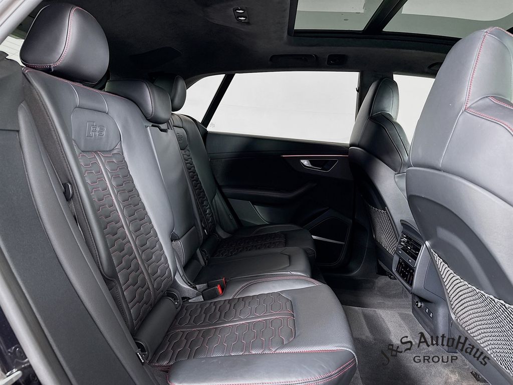 Audi RS Q8 снимка Audi RS Q8