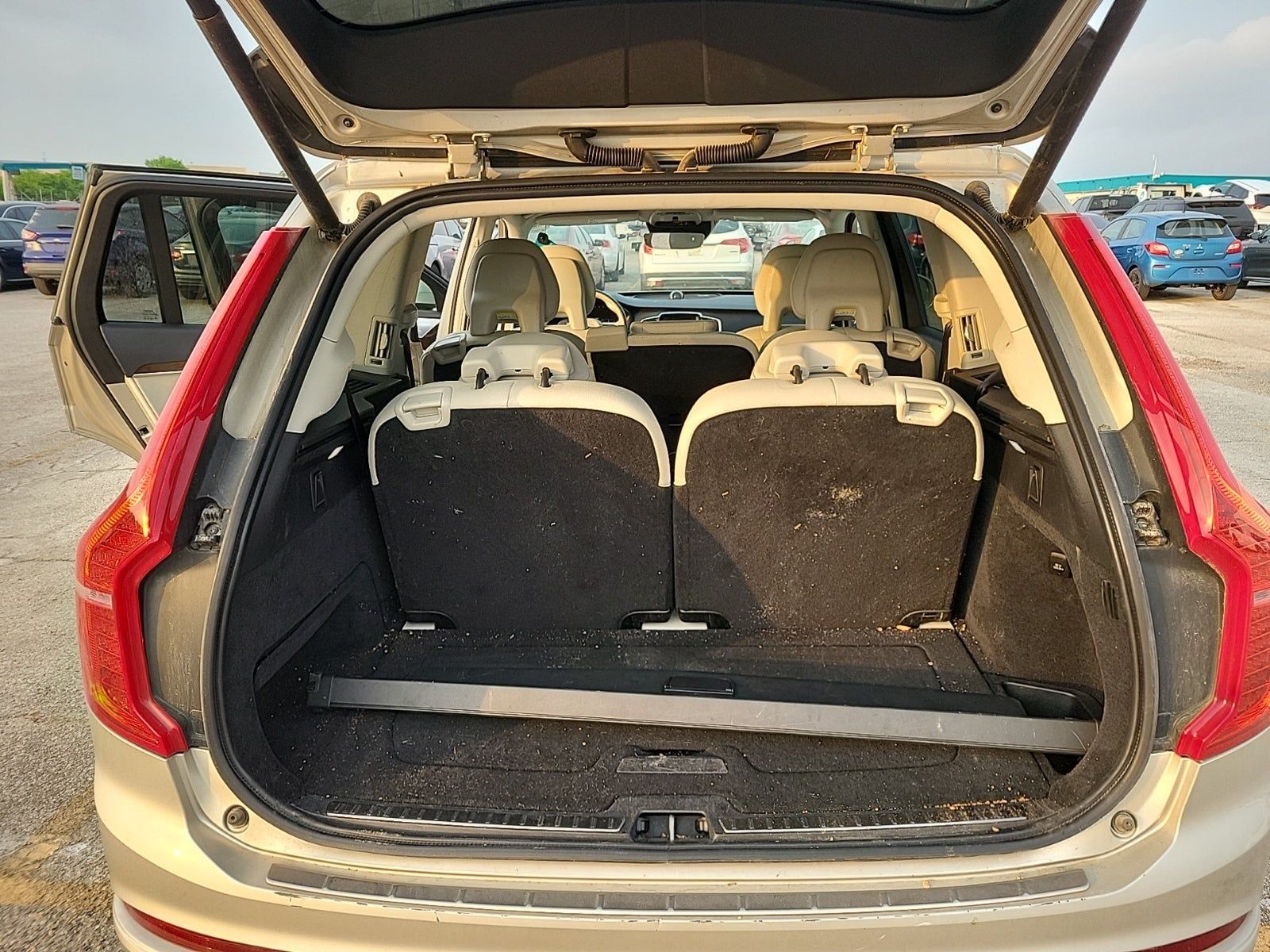 2016 Volvo XC90 T6 Momentum AWD