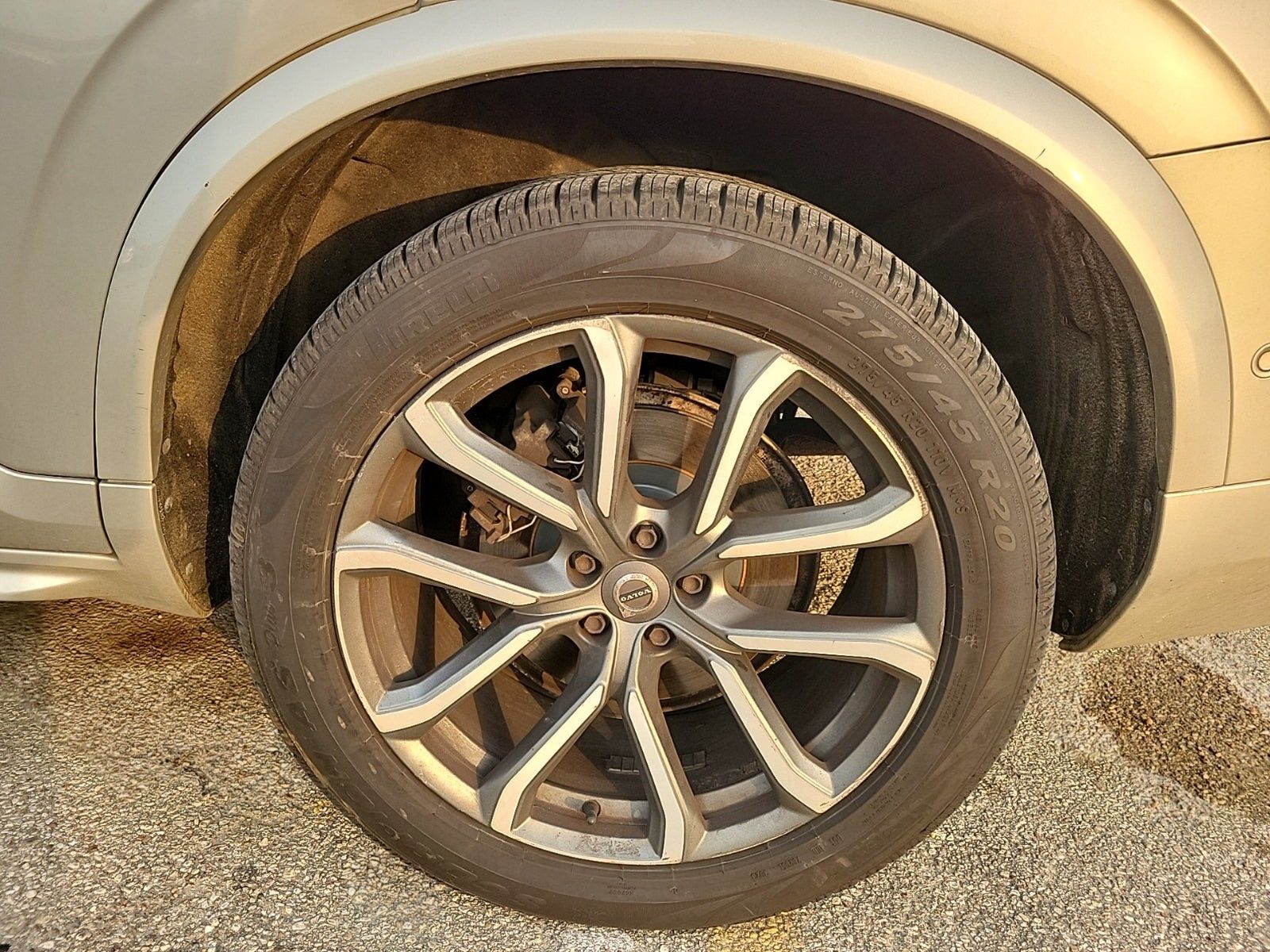 2016 Volvo XC90 T6 Momentum AWD