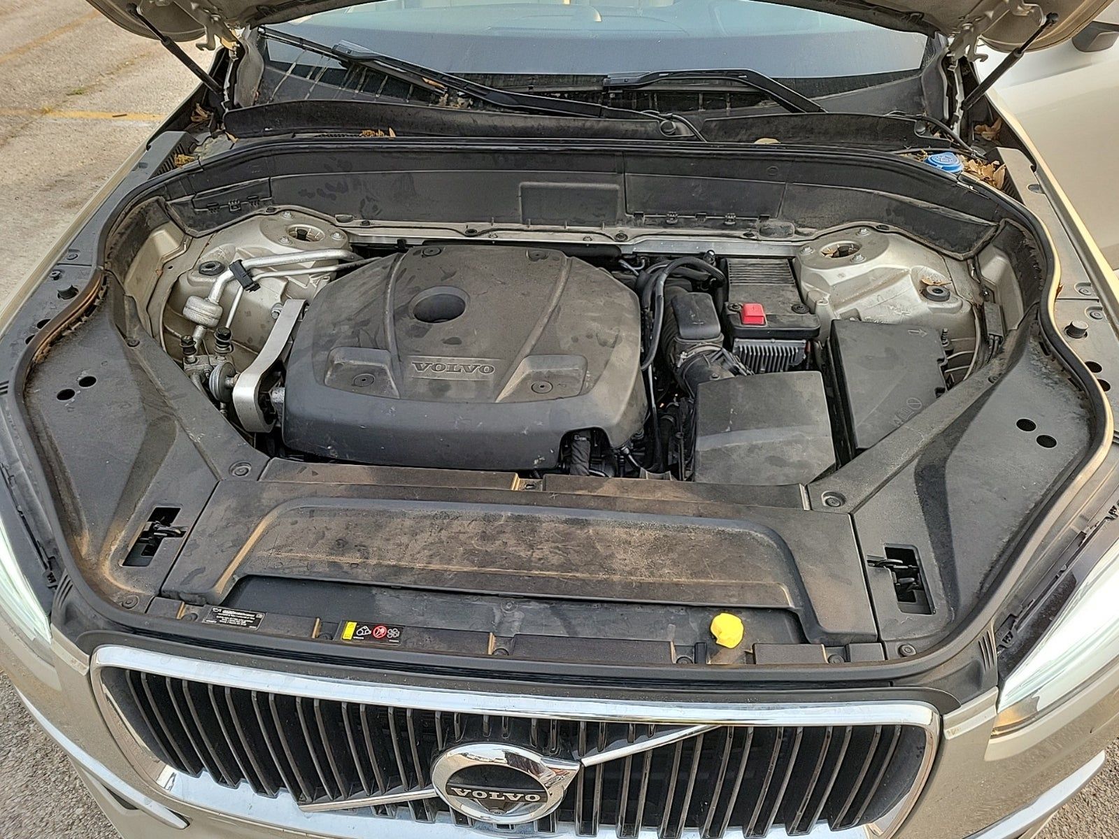 2016 Volvo XC90 T6 Momentum AWD