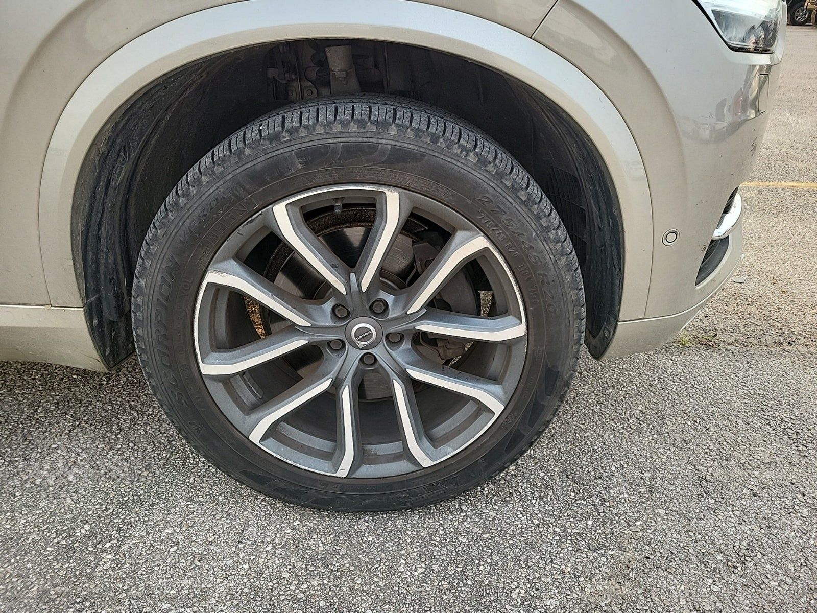 2016 Volvo XC90 T6 Momentum AWD