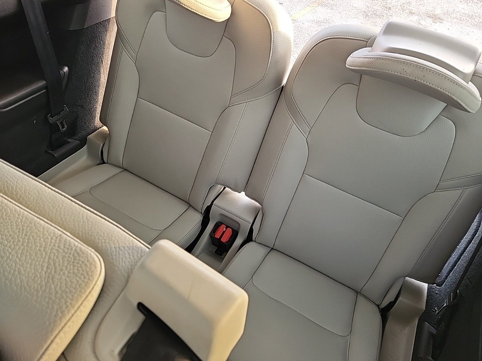 2016 Volvo XC90 T6 Momentum AWD