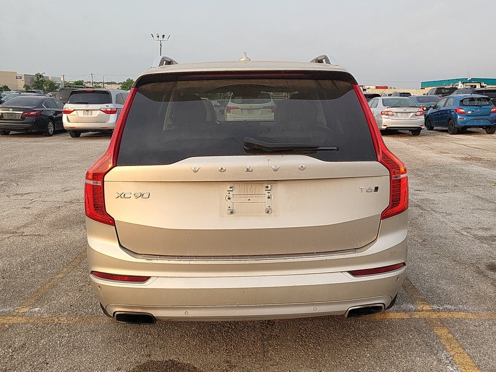 2016 Volvo XC90 T6 Momentum AWD