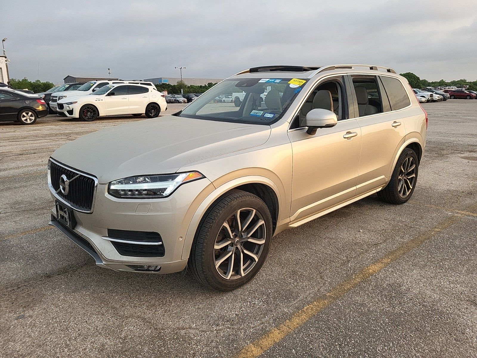 2016 Volvo XC90 T6 Momentum AWD
