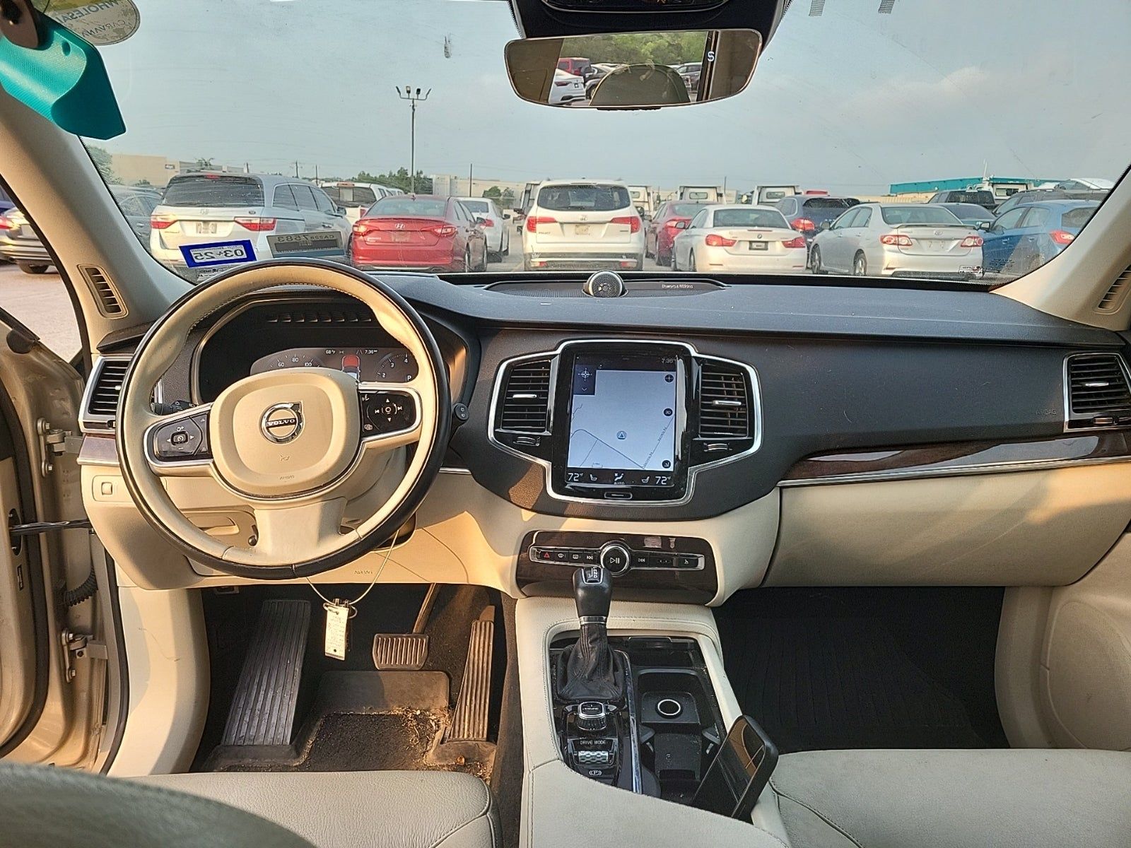 2016 Volvo XC90 T6 Momentum AWD