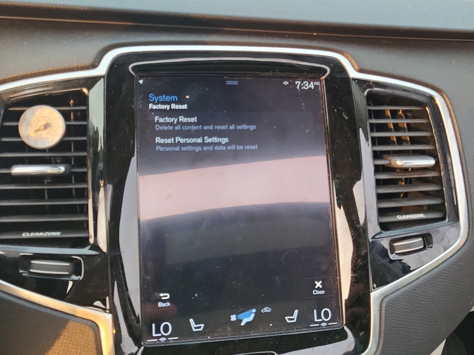 2016 Volvo XC90 T6 Momentum AWD