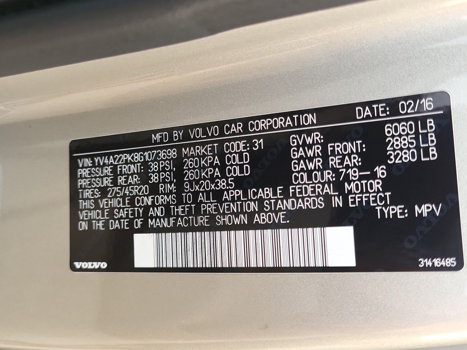 2016 Volvo XC90 T6 Momentum AWD