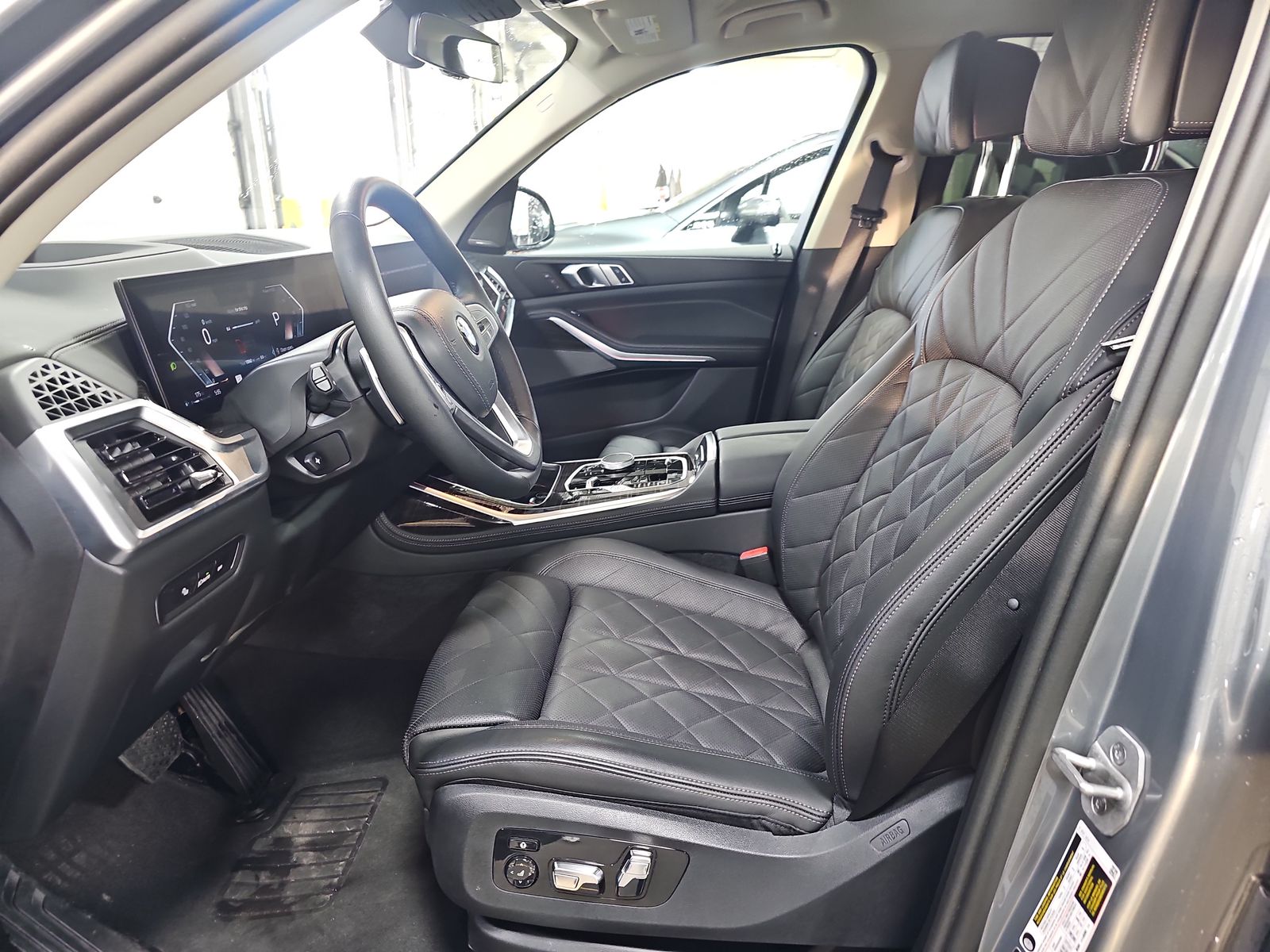 2025 BMW X7 xDrive40i AWD