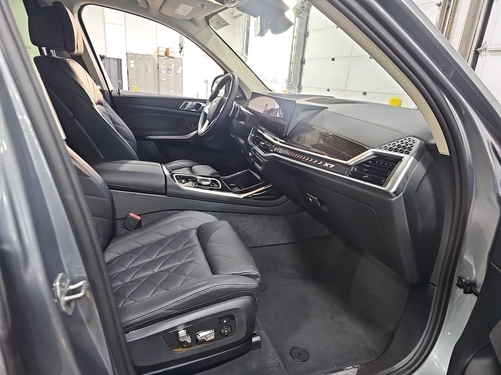 2025 BMW X7 xDrive40i AWD