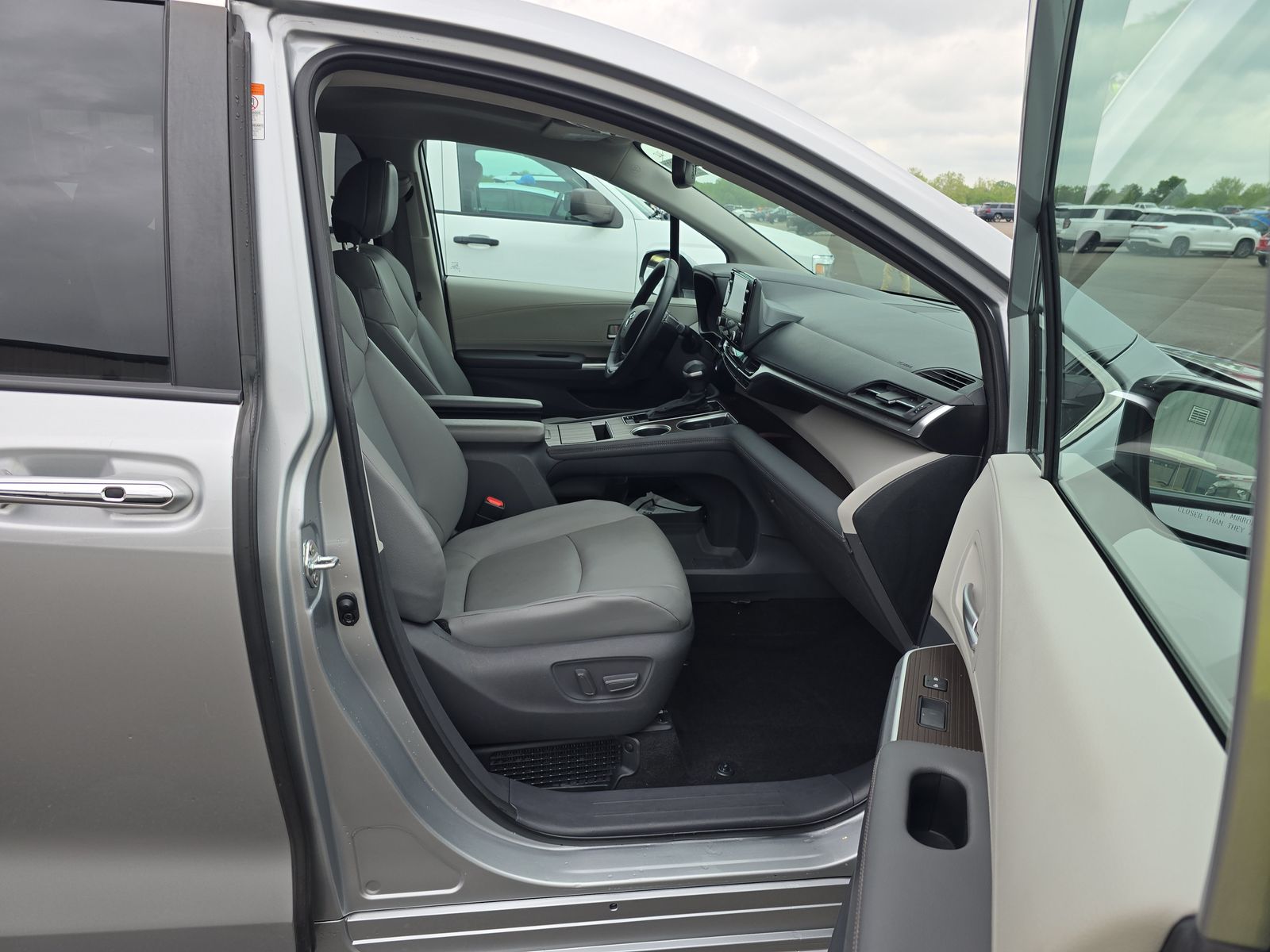 2021 Toyota Sienna XLE FWD