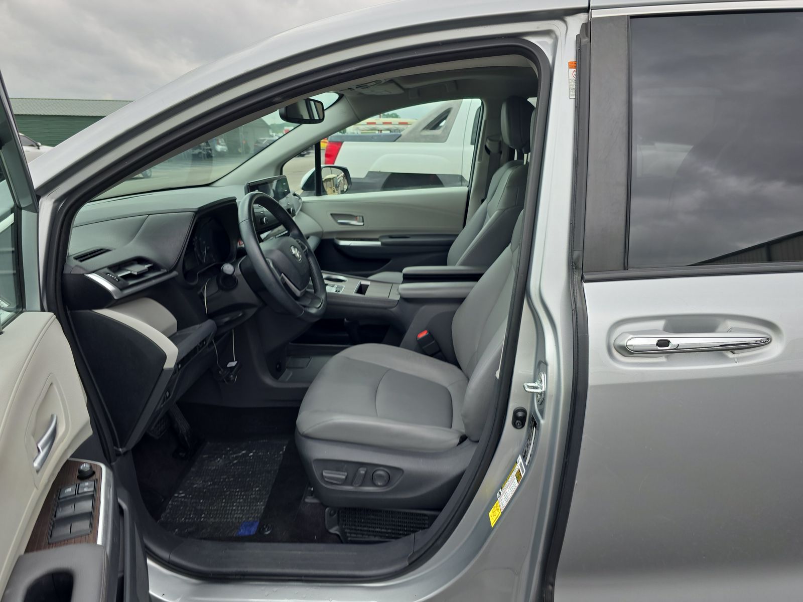 2021 Toyota Sienna XLE FWD