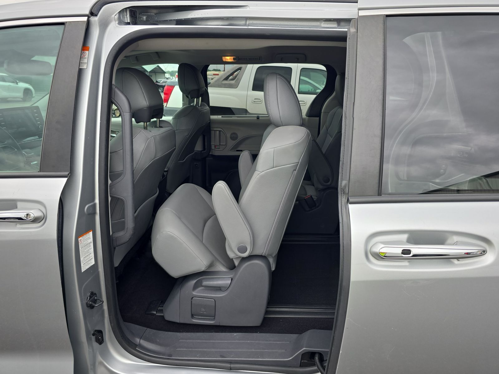 2021 Toyota Sienna XLE FWD