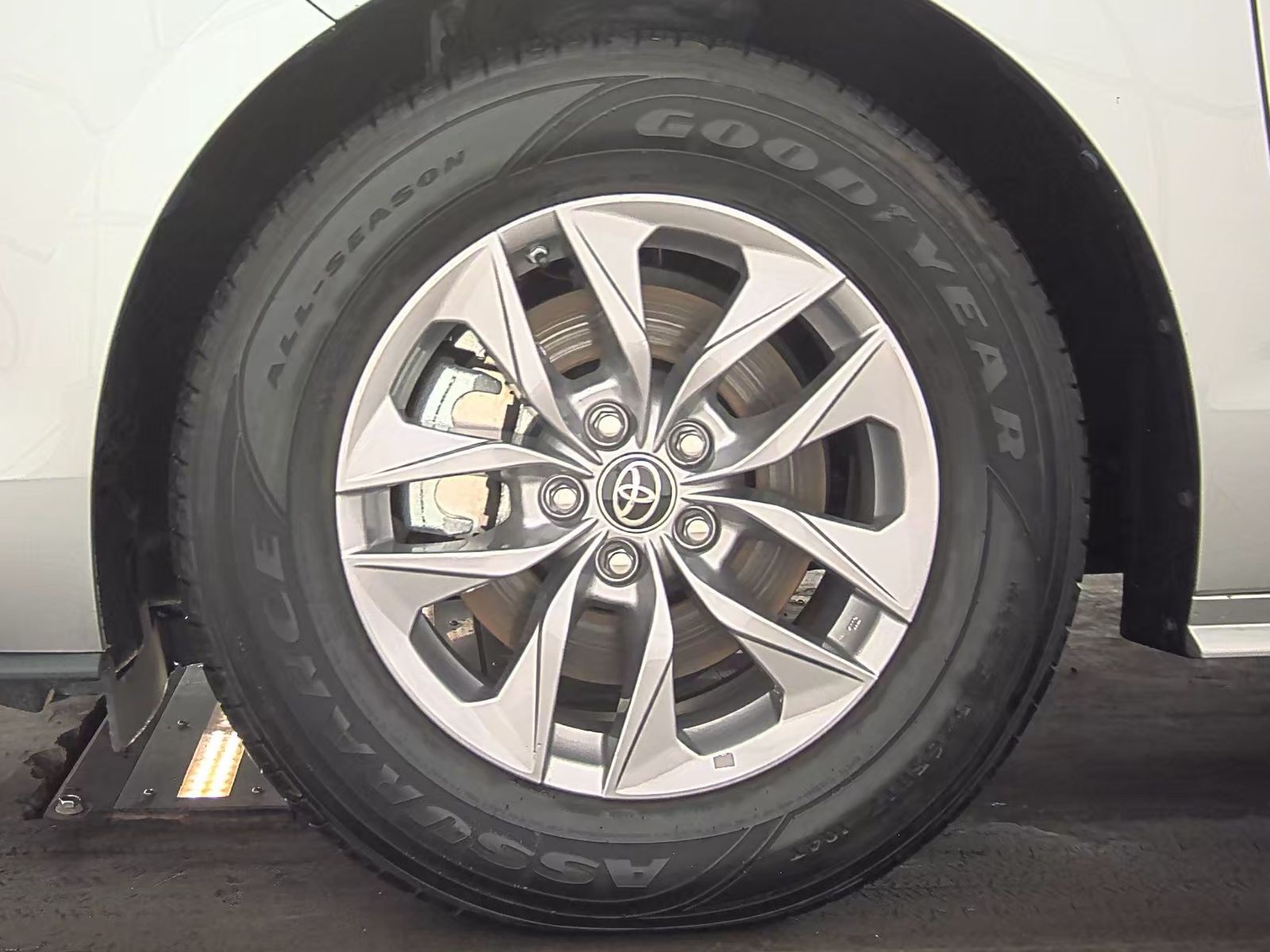 2021 Toyota Sienna XLE FWD