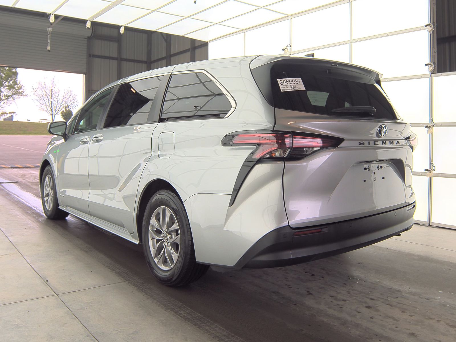 2021 Toyota Sienna XLE FWD