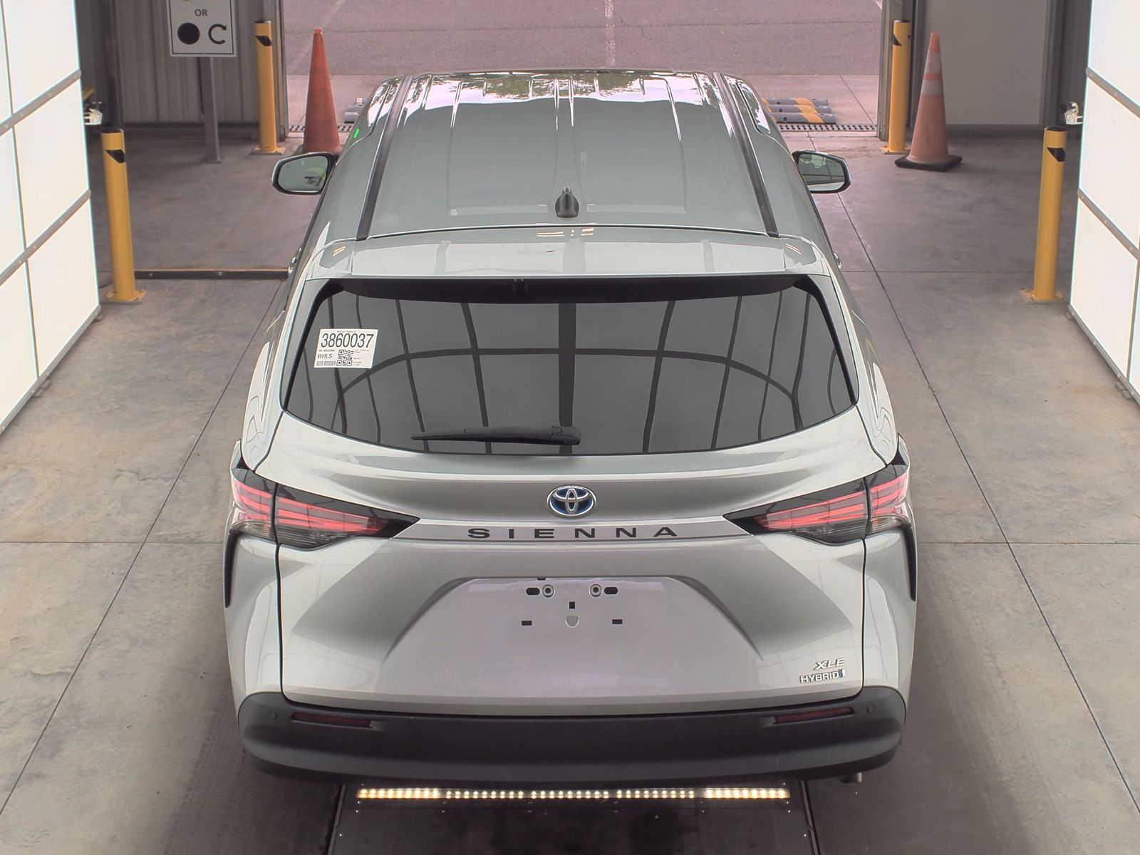 2021 Toyota Sienna XLE FWD