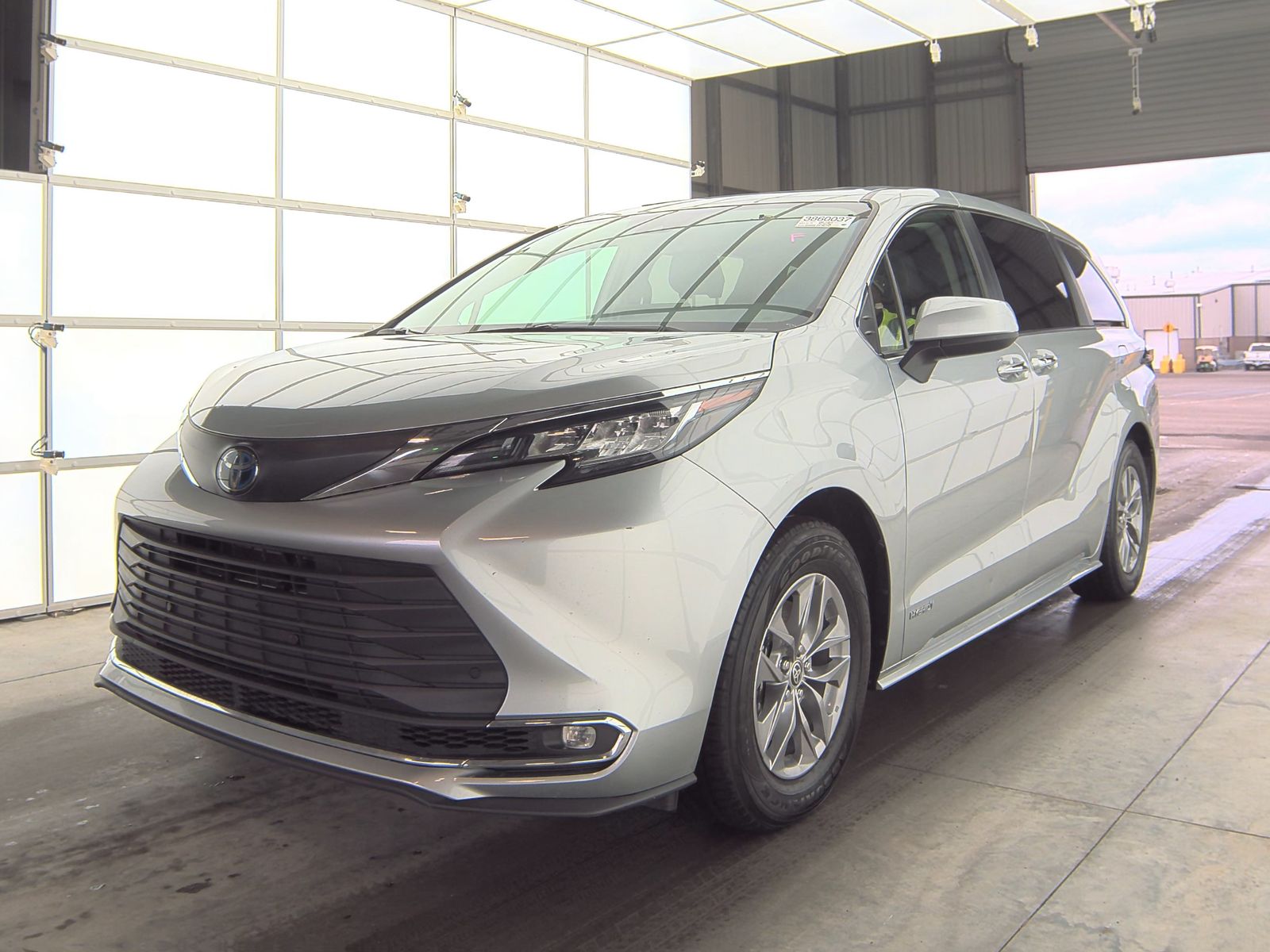 2021 Toyota Sienna XLE FWD