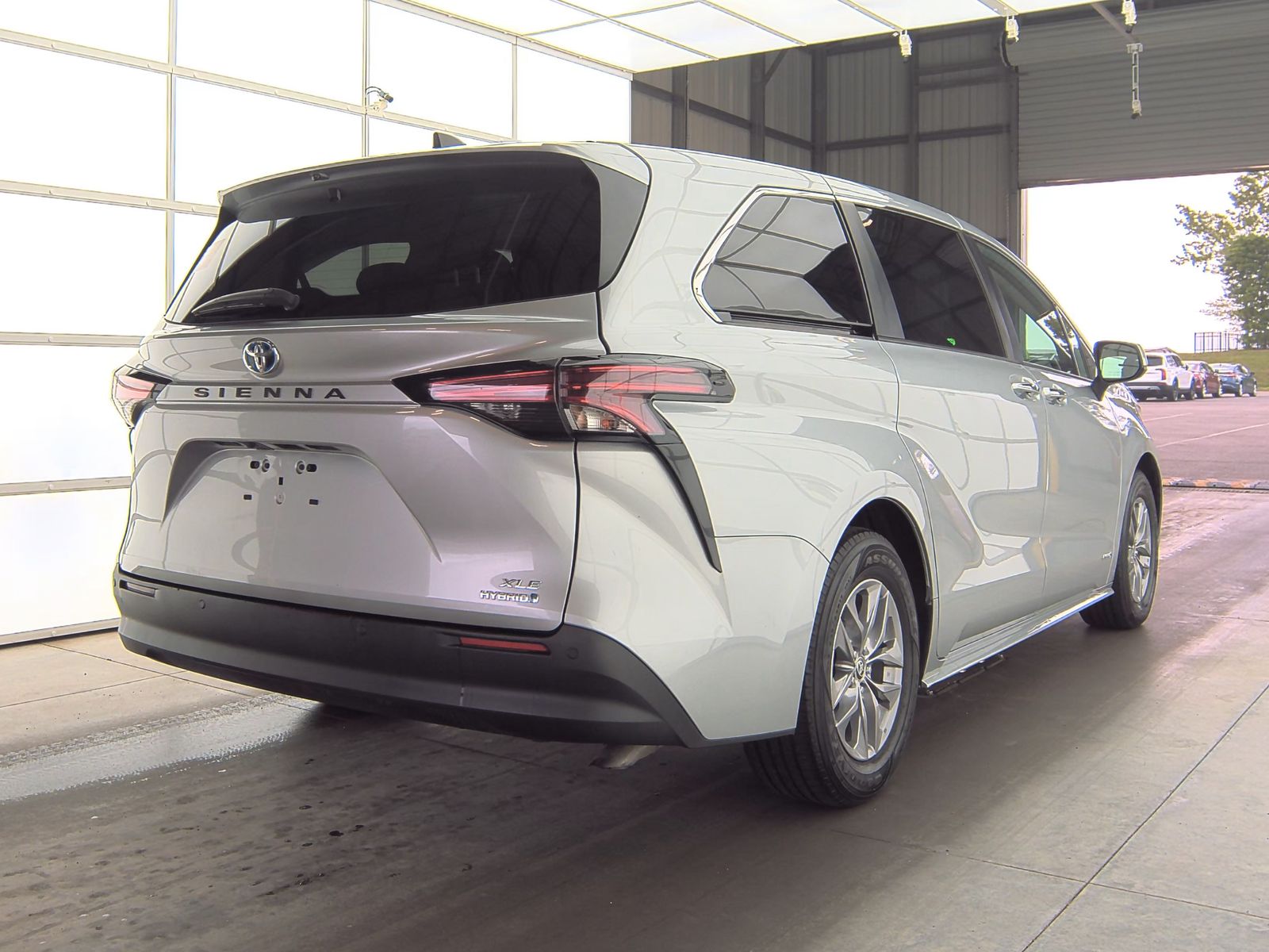 2021 Toyota Sienna XLE FWD