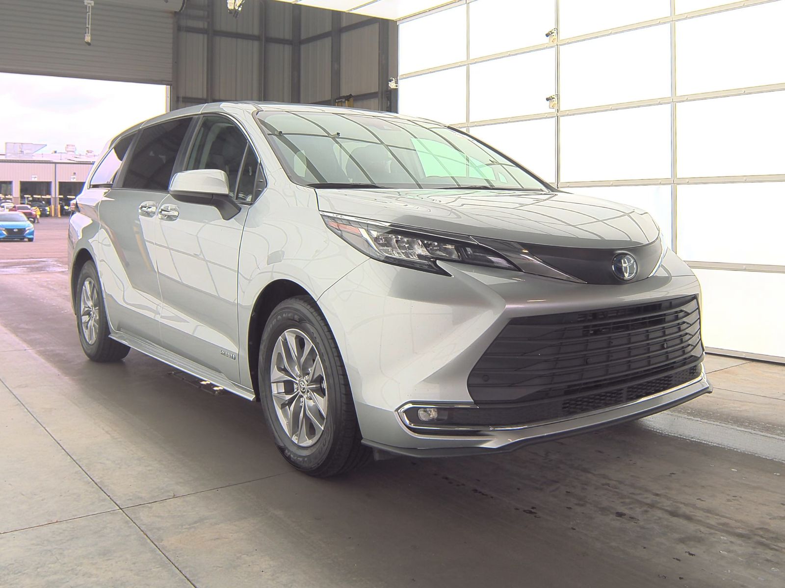 2021 Toyota Sienna XLE FWD