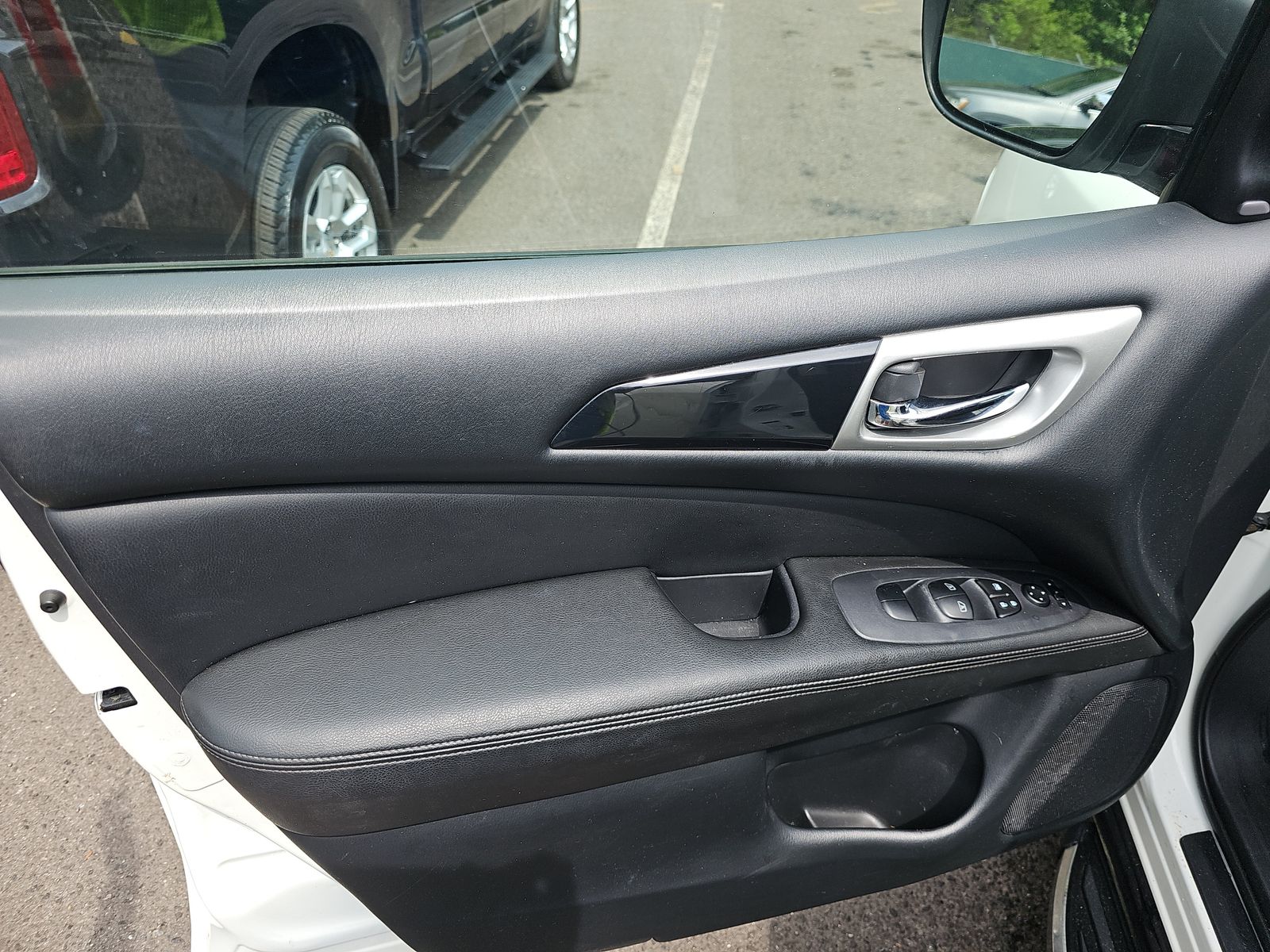 2019 Nissan Pathfinder SV FWD