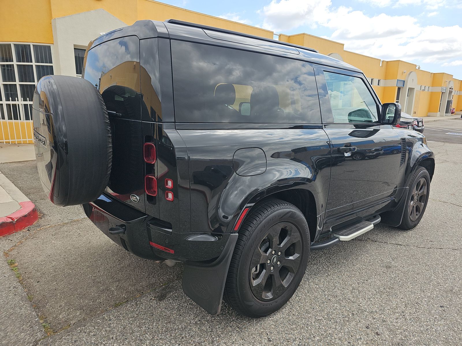2022 Land Rover Defender 90 X-Dynamic SE AWD