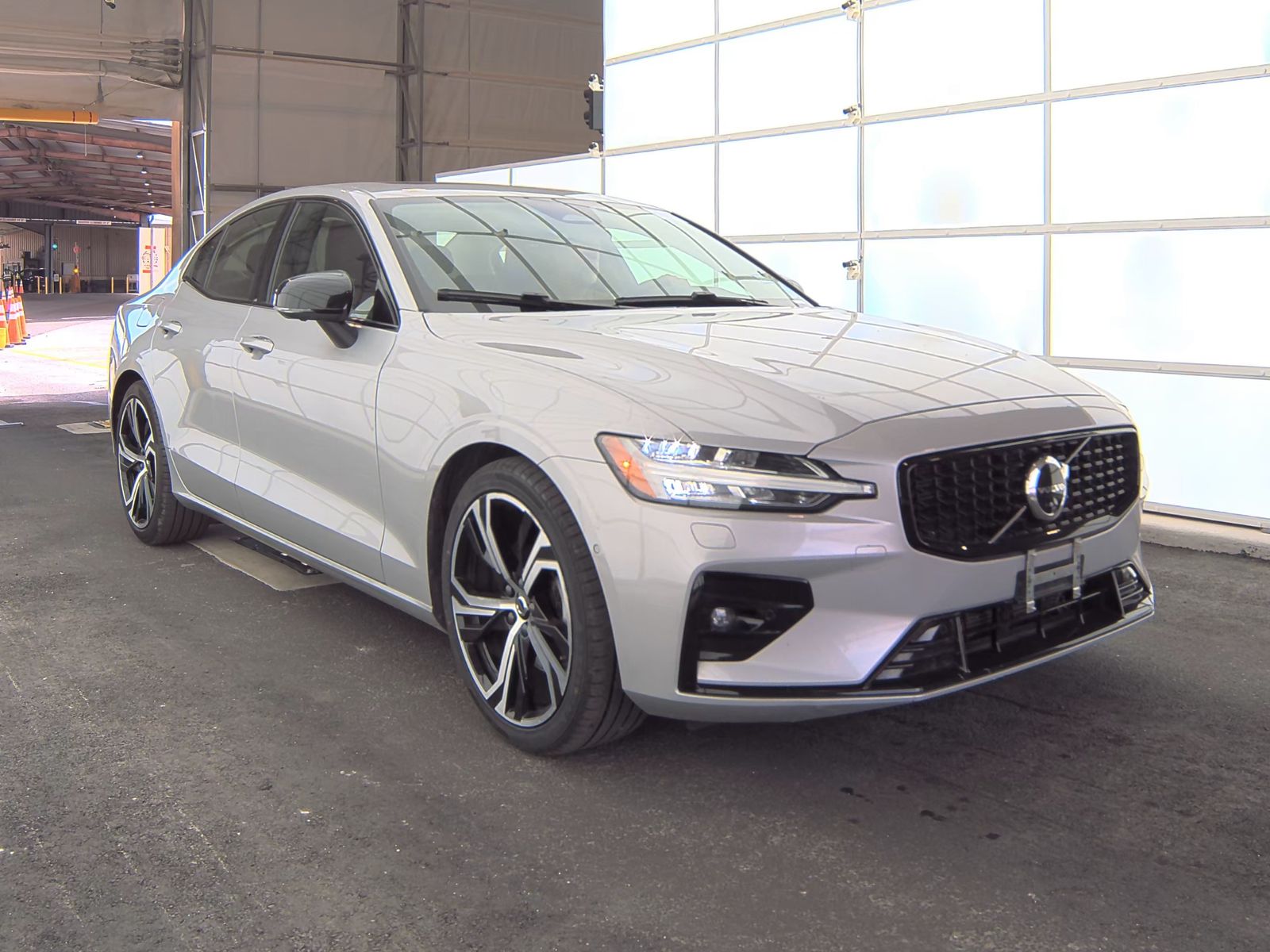 2024 Volvo S60 B5 Plus FWD