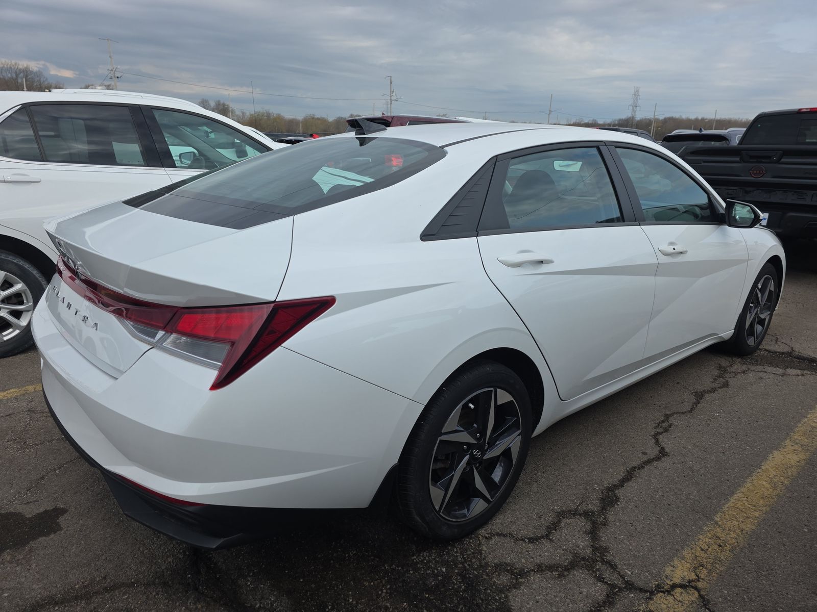 2023 Hyundai Elantra SEL FWD