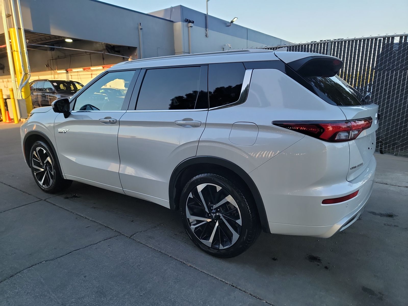 2023 Mitsubishi Outlander PHEV SEL AWD