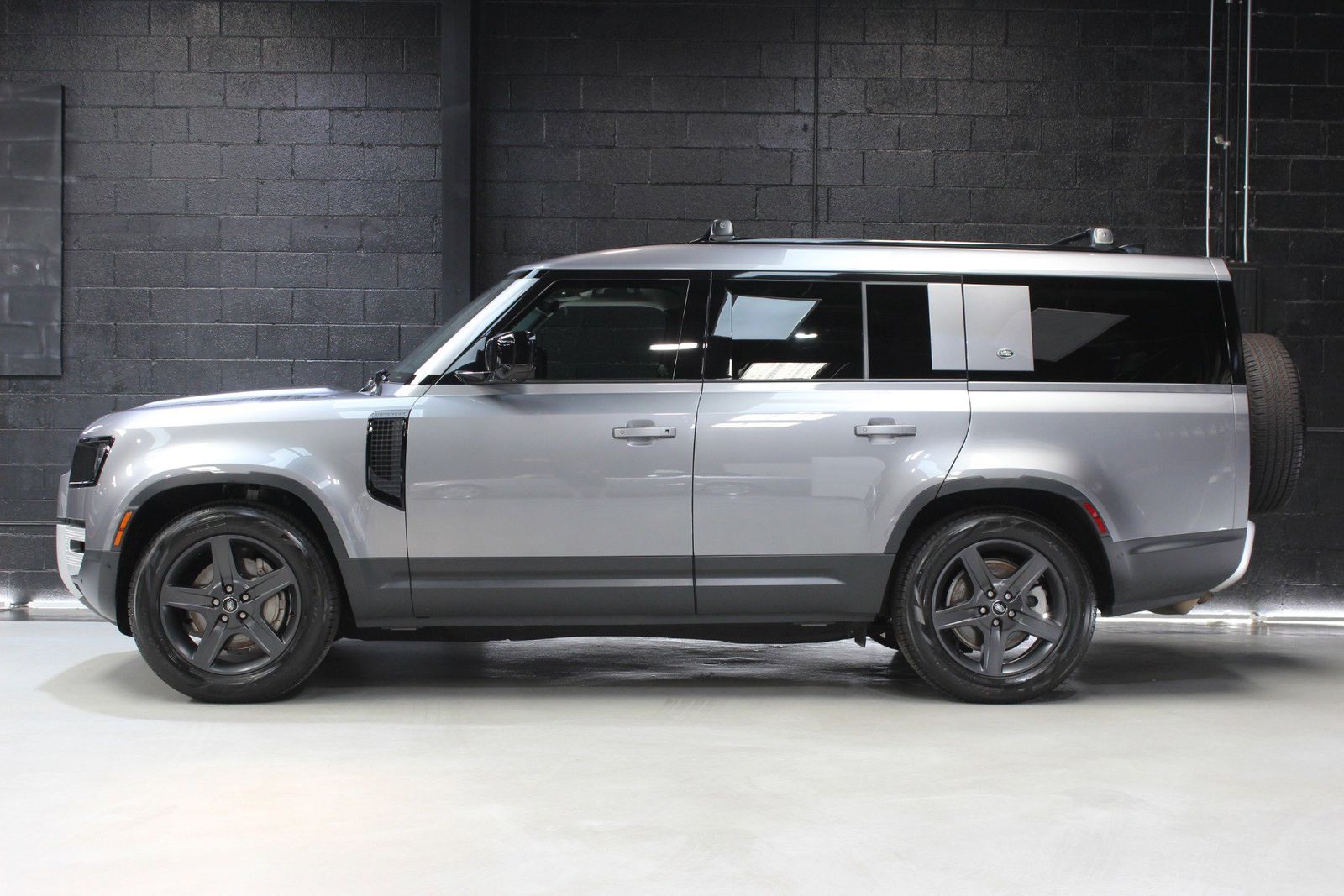 2023 Land Rover Defender 130 SE AWD