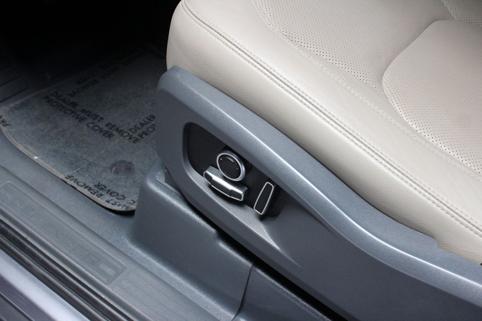 2023 Land Rover Defender 130 SE AWD