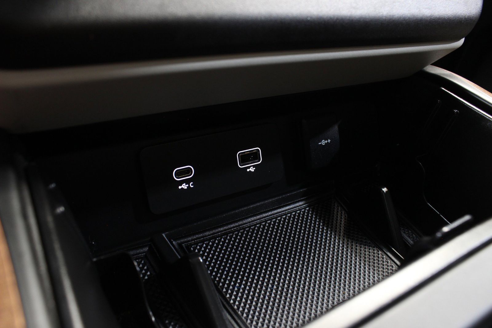 2023 Land Rover Defender 130 SE AWD