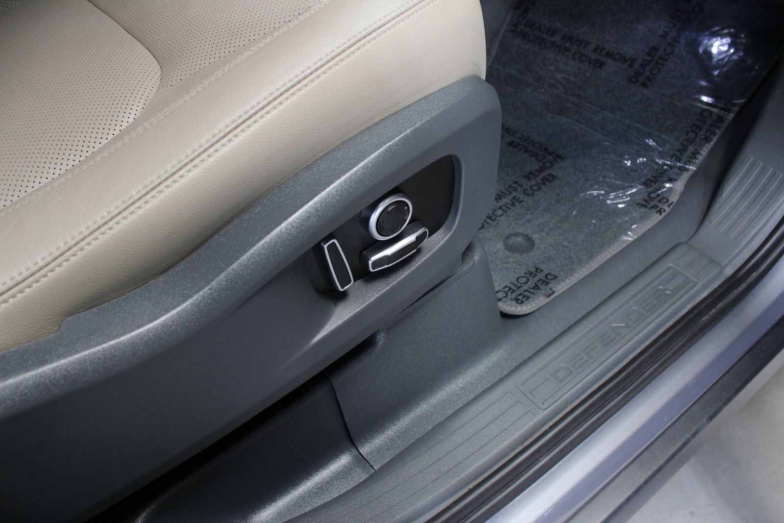 2023 Land Rover Defender 130 SE AWD