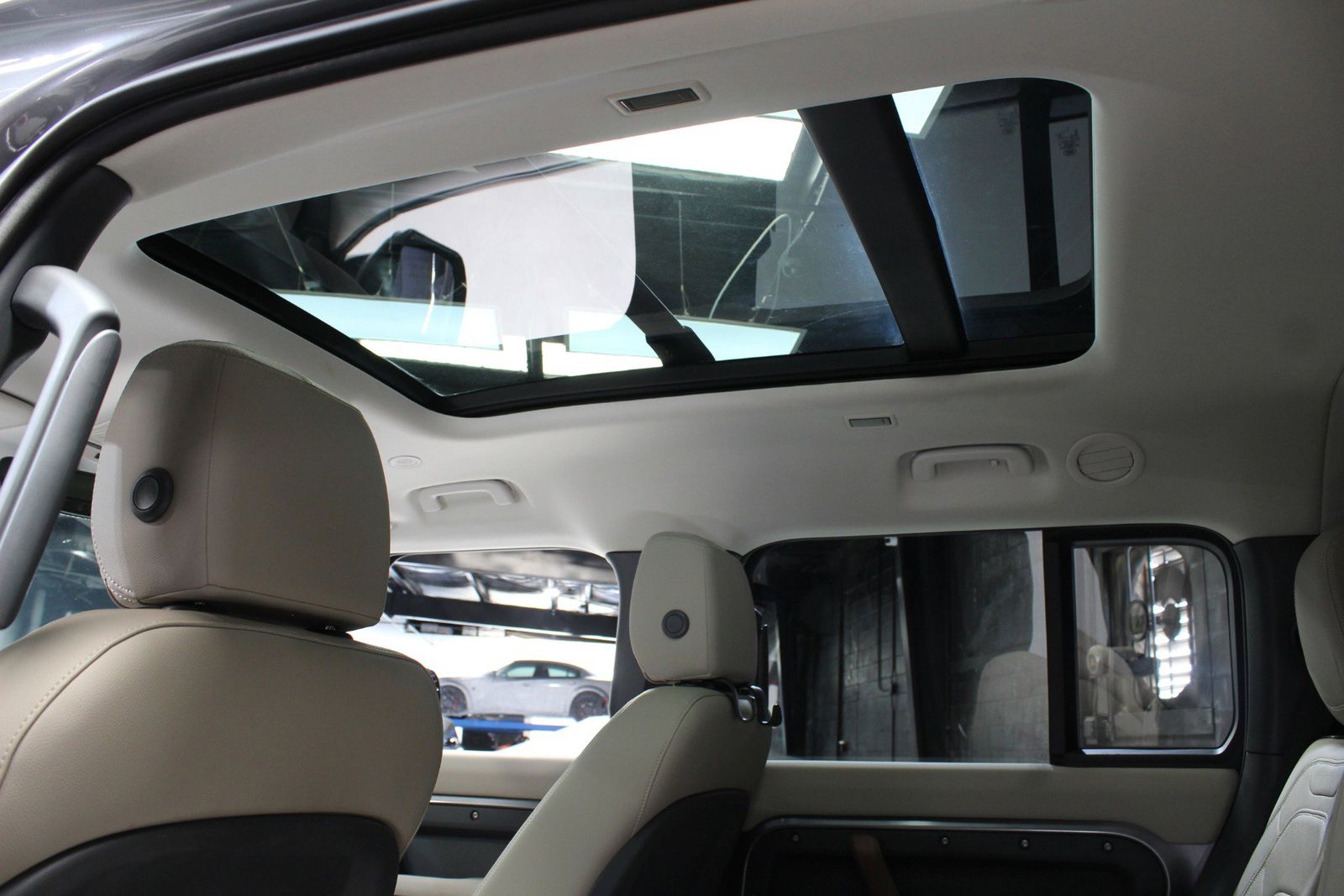 2023 Land Rover Defender 130 SE AWD