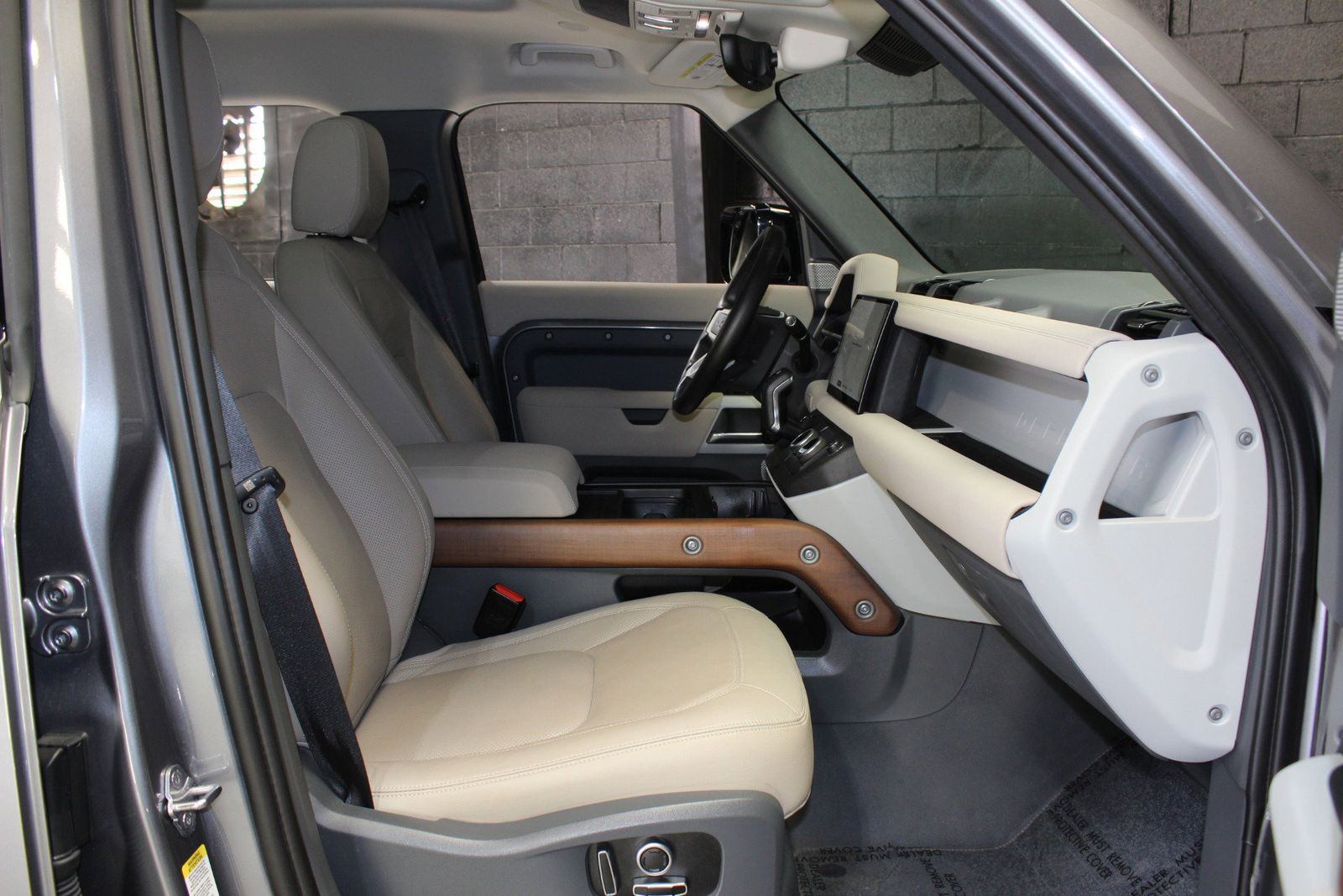 2023 Land Rover Defender 130 SE AWD