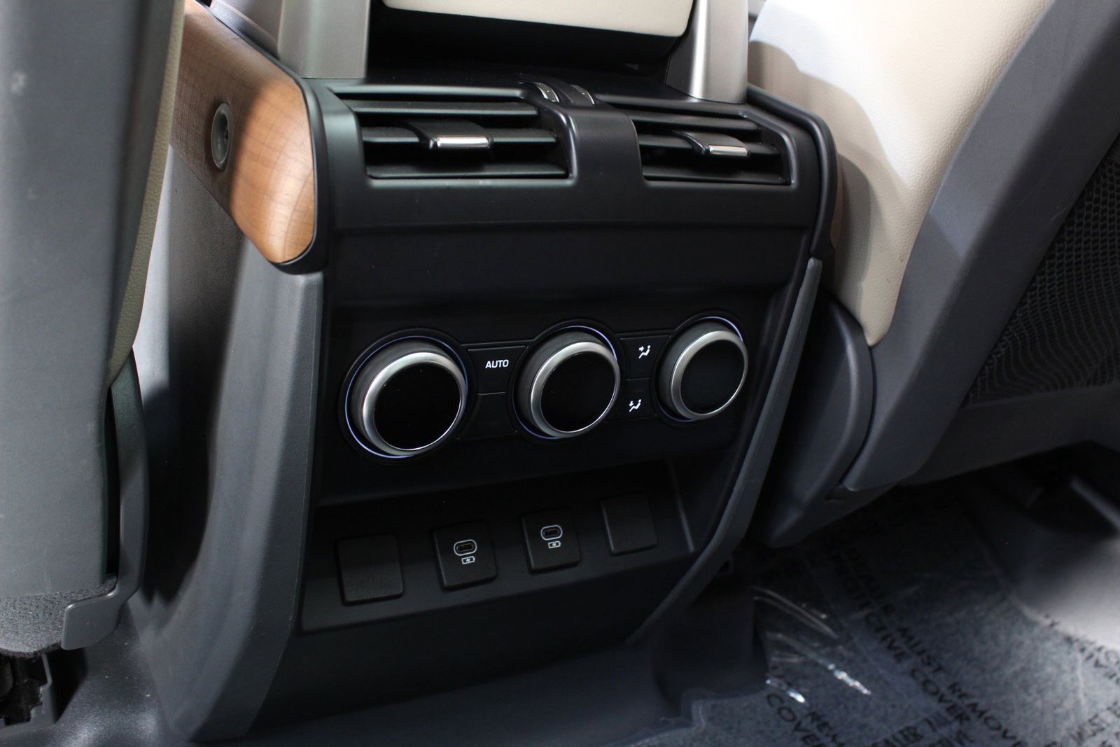 2023 Land Rover Defender 130 SE AWD