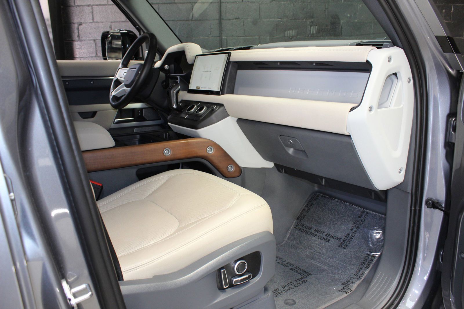 2023 Land Rover Defender 130 SE AWD