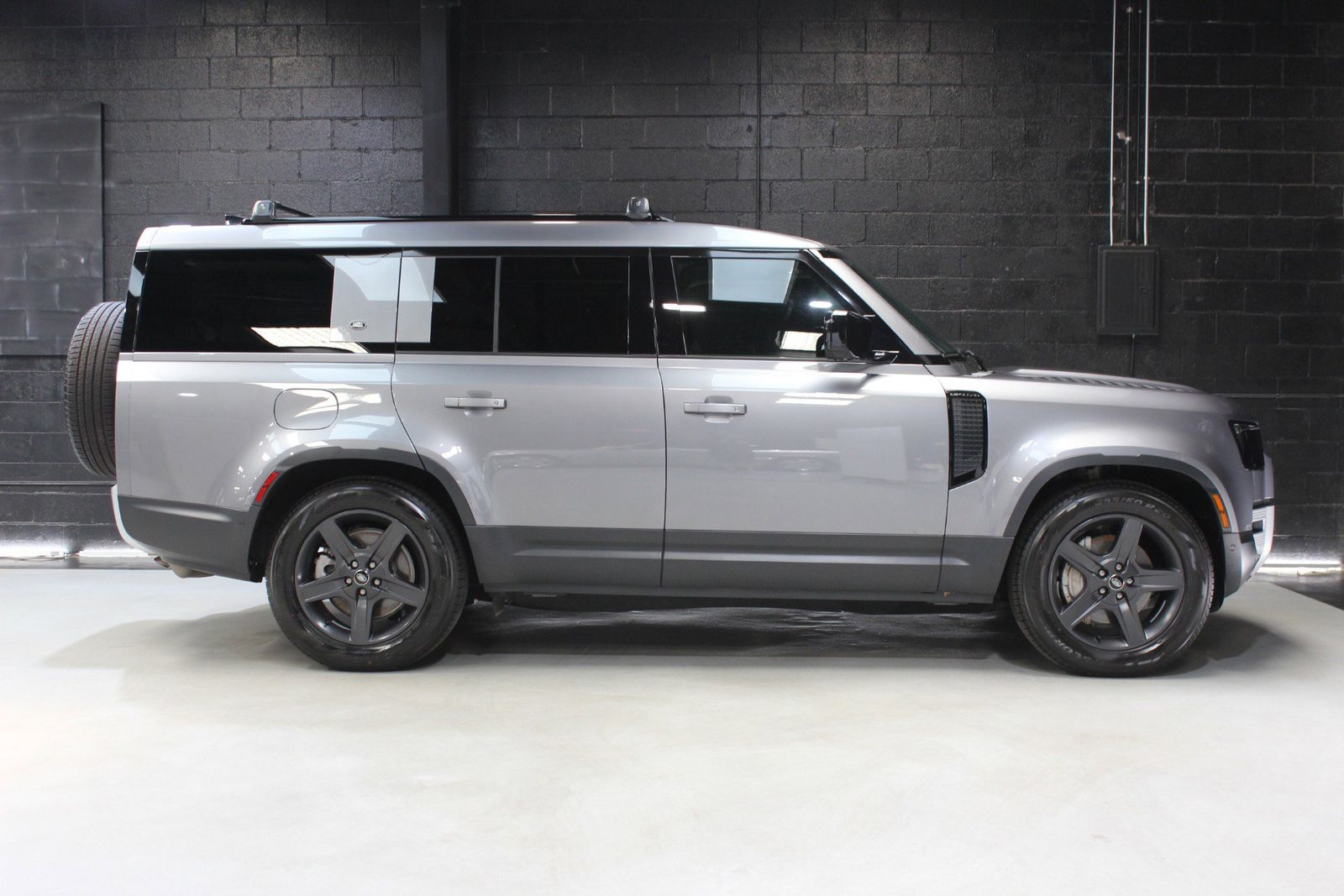 2023 Land Rover Defender 130 SE AWD