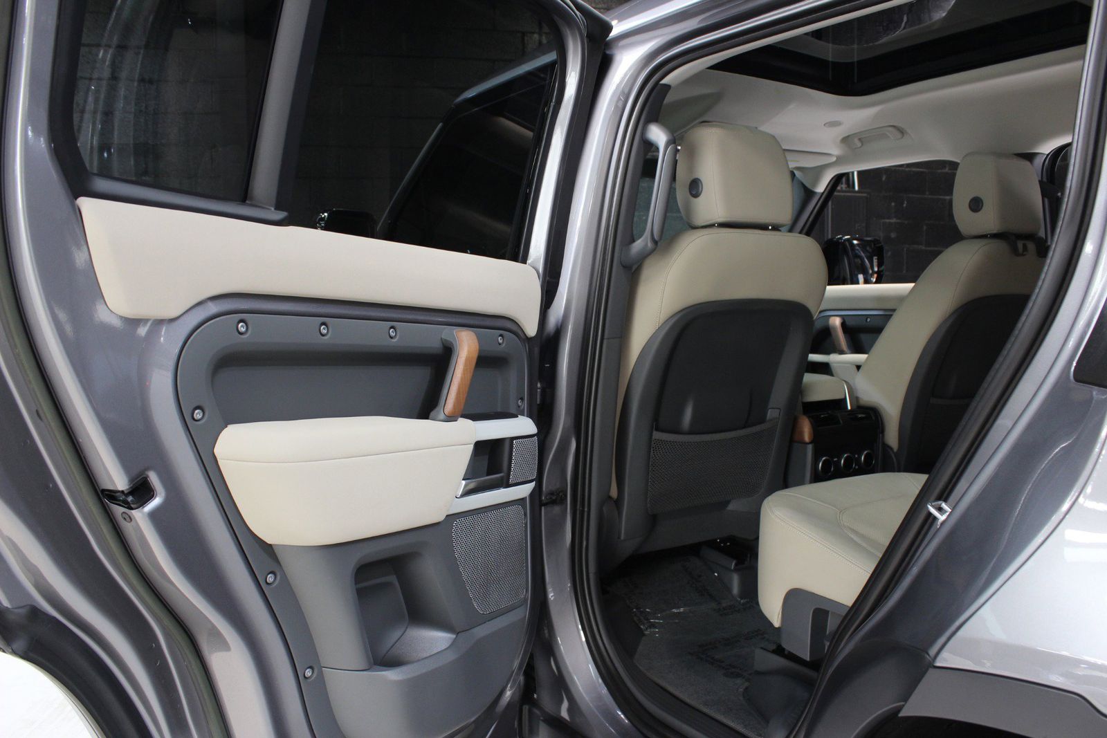 2023 Land Rover Defender 130 SE AWD