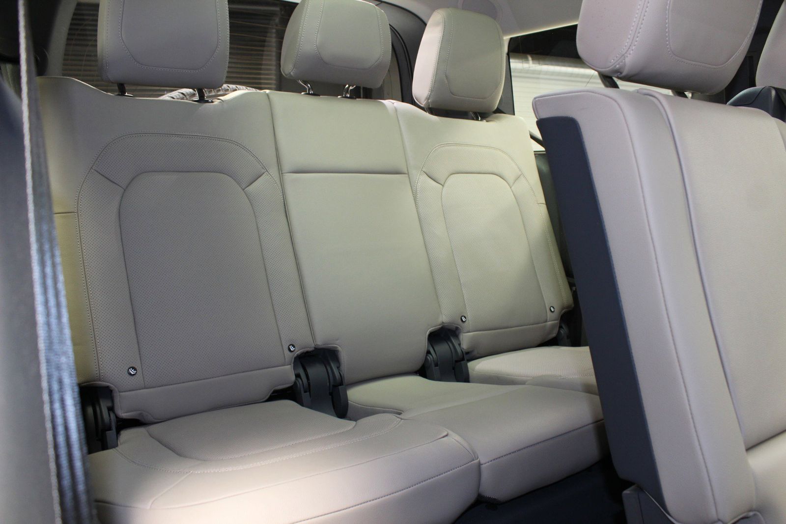 2023 Land Rover Defender 130 SE AWD