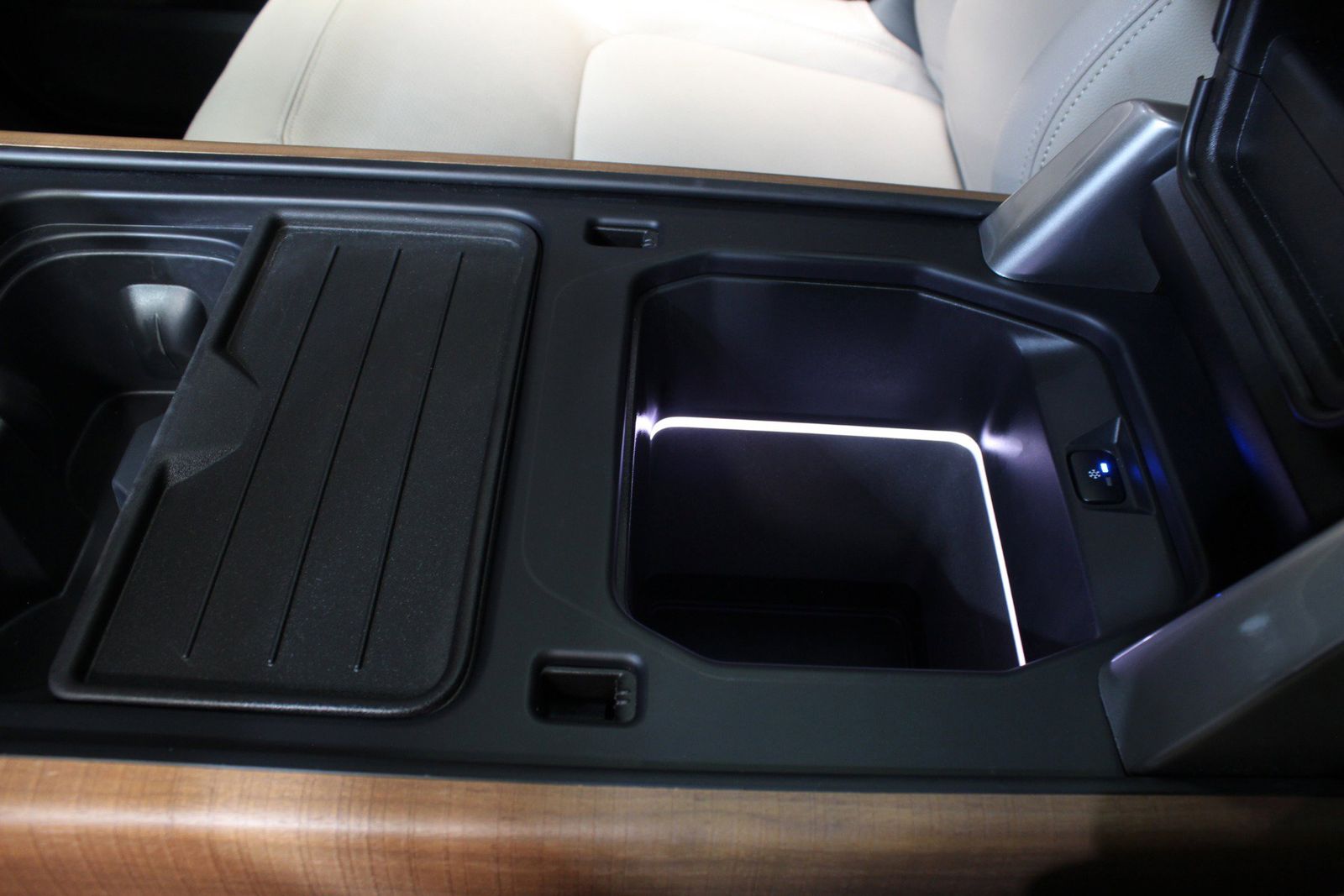 2023 Land Rover Defender 130 SE AWD