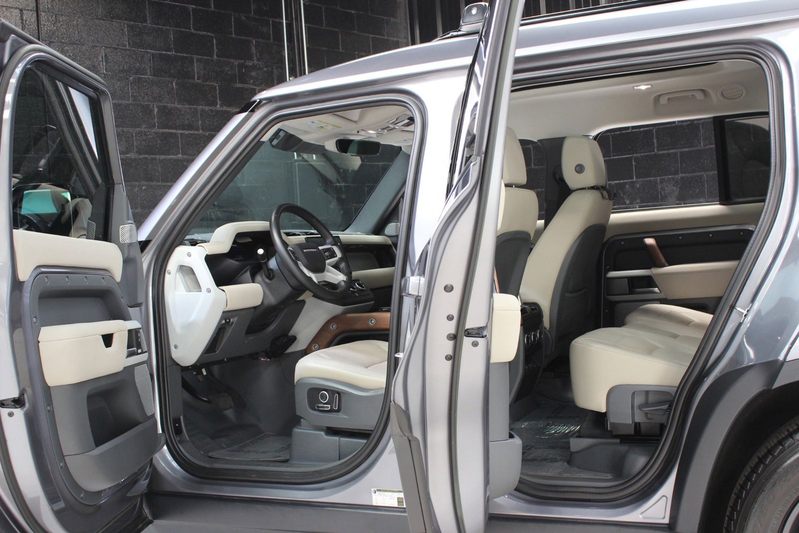 2023 Land Rover Defender 130 SE AWD