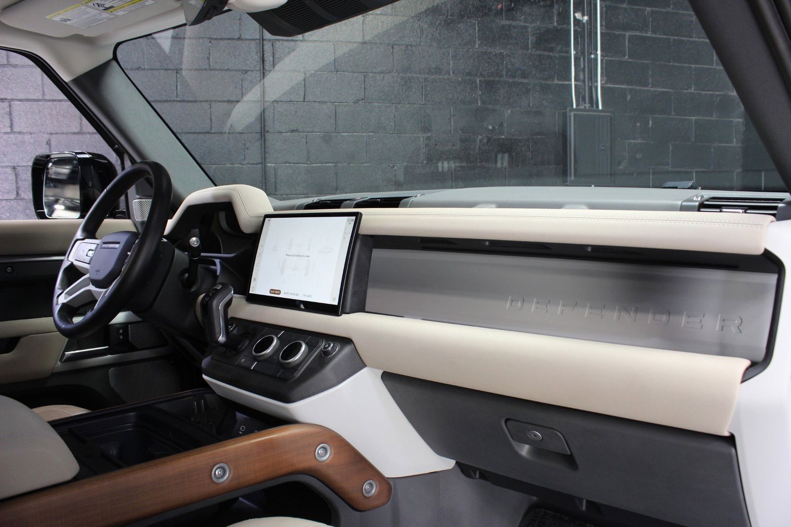 2023 Land Rover Defender 130 SE AWD