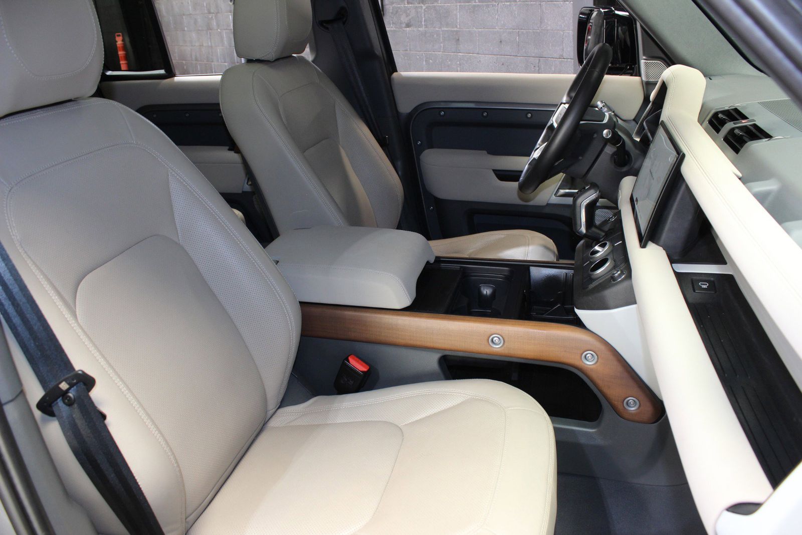 2023 Land Rover Defender 130 SE AWD