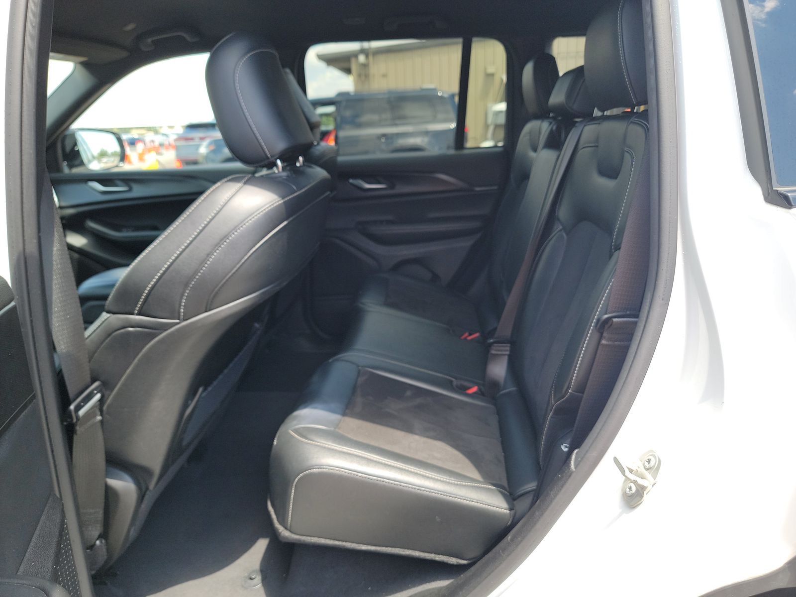 2023 Jeep Grand Cherokee Altitude AWD